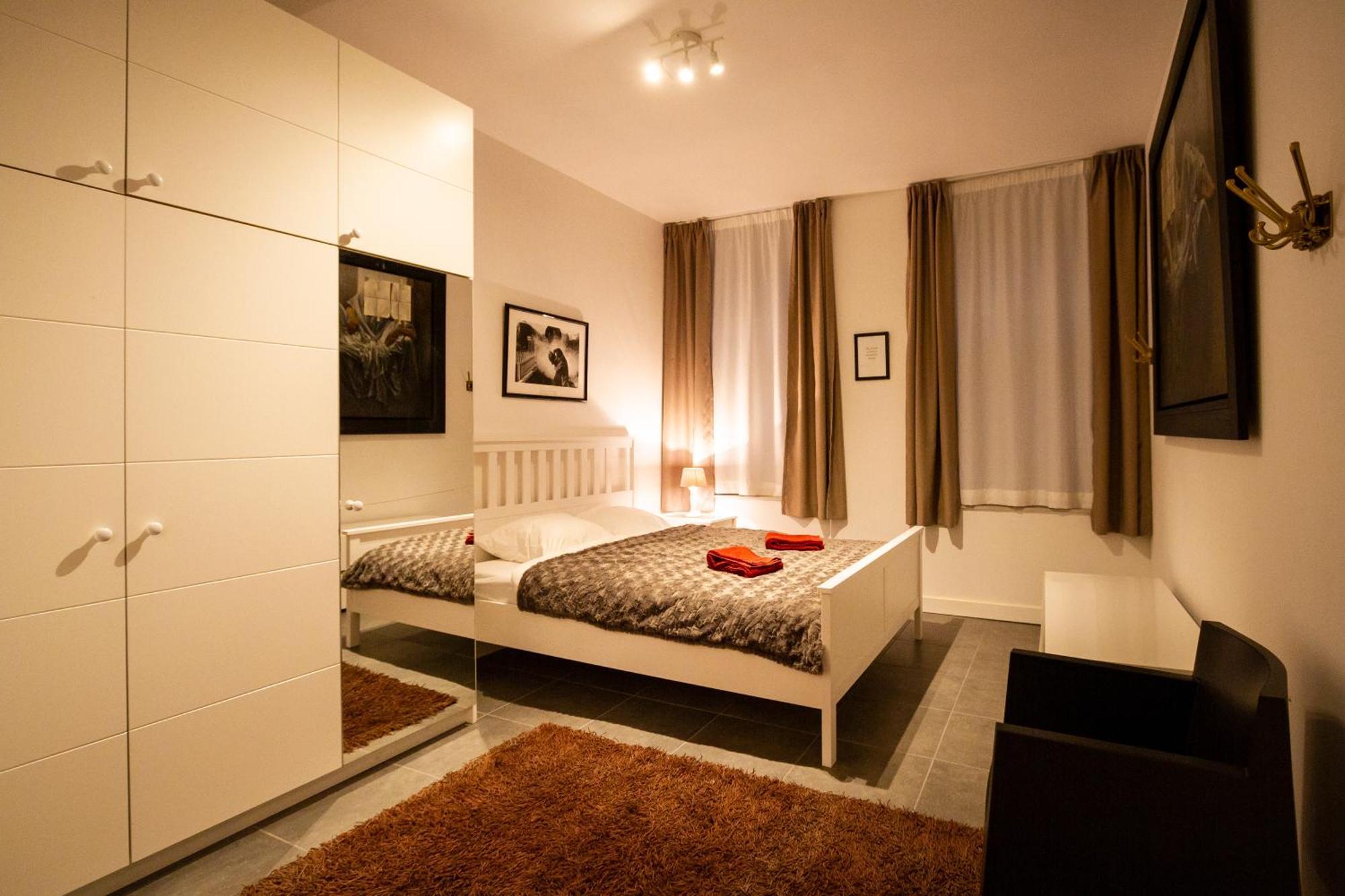 60 Apartment *